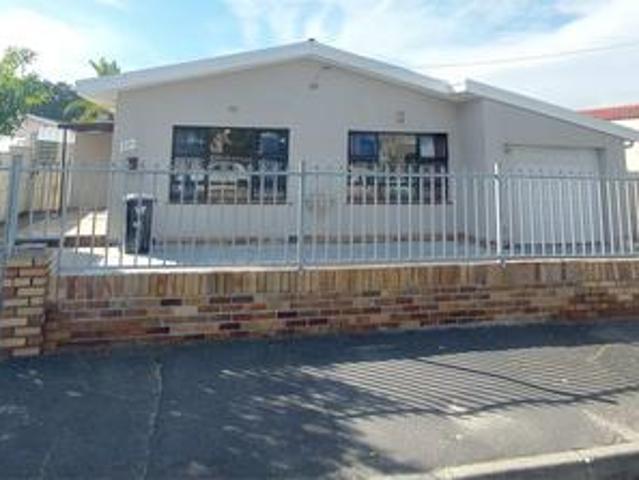 to let: newly renovated 3 bedroom ho.