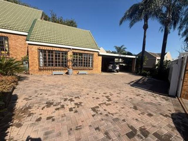 to let: spacious 3 bedroom family ho.