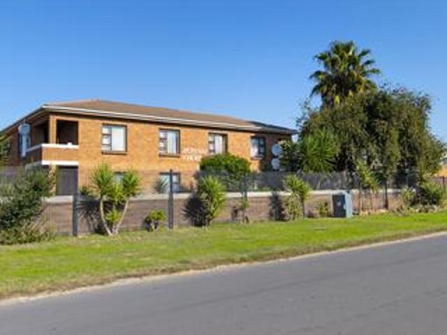 to let: spacious two bedroom 1st fl.