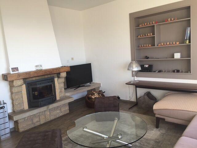 To rent a room in a shared house in a detached villa with a garden