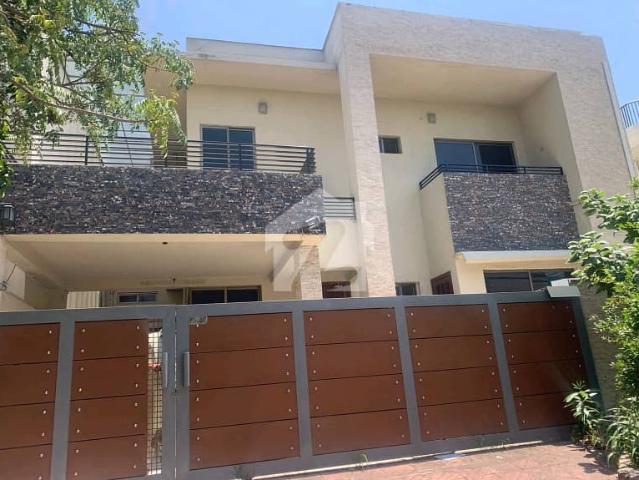 To Rent You Can Find Spacious Triple Storey House In I 8/3