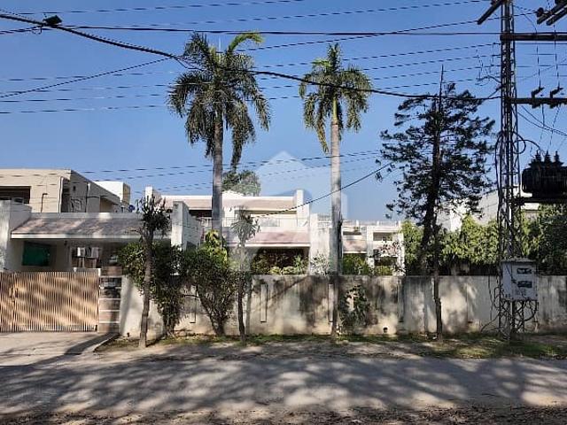 To Sale You Can Find Spacious House In Aziz Bhatti Road