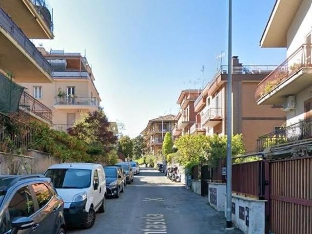 Tomba di nerone luminoso bilocale ammobiliato