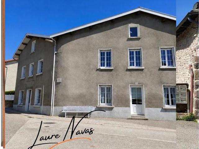 Tombez sous le charme de cette grande propriété avec sa petite maison annexe, parfaite pour un gîte, cuisine d'été, atelier ou espace invité