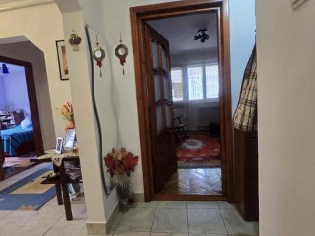 Tomis Nord, Rovere, de vanzare 3 camere, decomandat, gaze