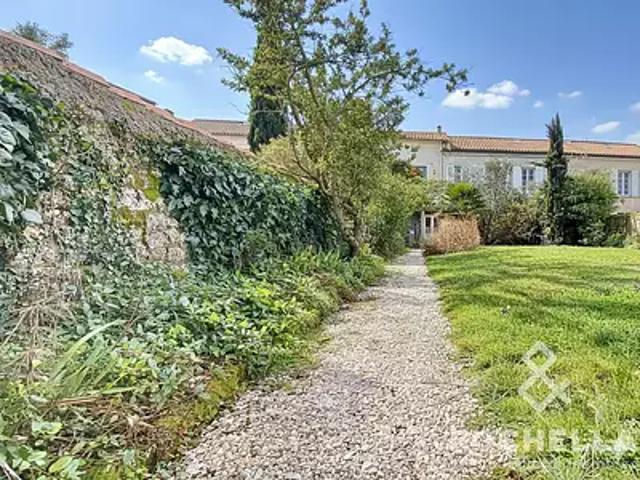 Tonnay Charente 17430 Achat / Vente maison 10 pièces t10 terrasse