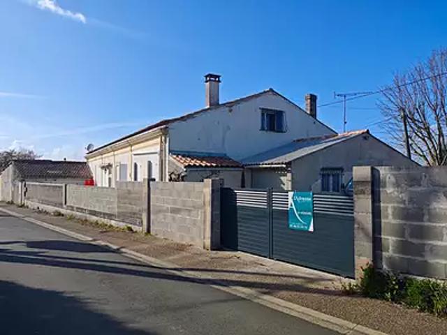 Tonnay Charente 17430 Achat / Vente maison 12 pièces t12 cave