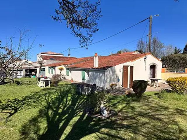 Tonnay Charente 17430 Achat / Vente maison 4 pièces t4 au dernier étage terrasse