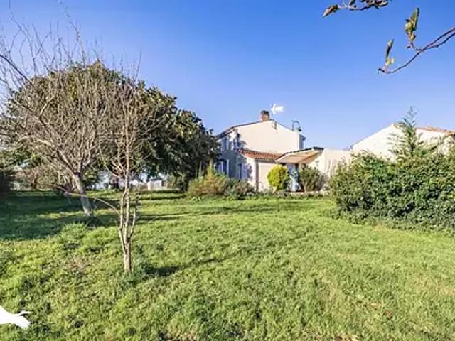 Tonnay Charente 17430 Achat / Vente maison 5 pièces t5 au dernier étage parking