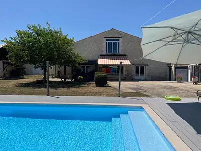 Tonnay Charente 17430 Achat / Vente maison 5 pièces t5 piscine jardin