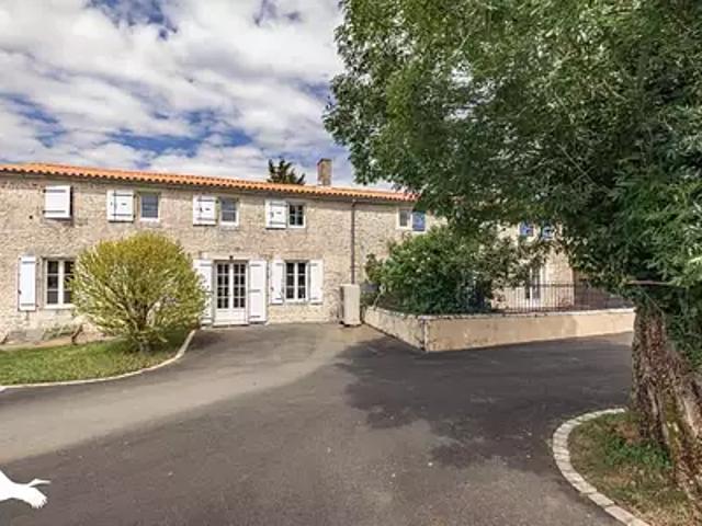 Tonnay Charente 17430 Achat / Vente maison 9 pièces t9 parking