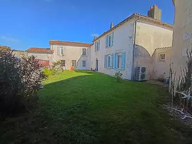 Tonnay Boutonne 17380 Achat / Vente maison 9 pièces t9 parking