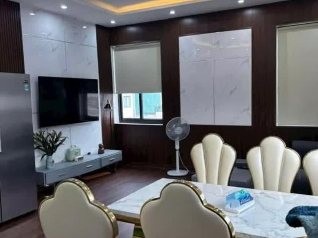 Toà căn hộ 5 tầng thang máy mới đẹp thu nhập 50triệu/tháng, sát biển mỹ khê, đi bộ 5 phút tới