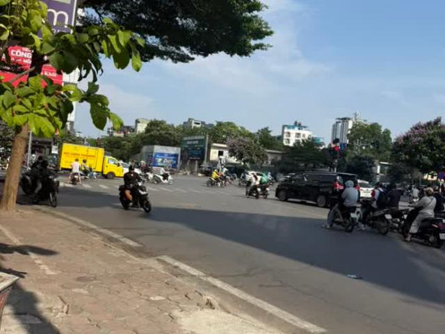 Tòa Văn Phòng Đầu Phố Thái Thịnh – 8 Tầng + 1 Hầm – Thang Máy Nhập Khẩu – Dòng Tiền 2.4 Tỷ/năm