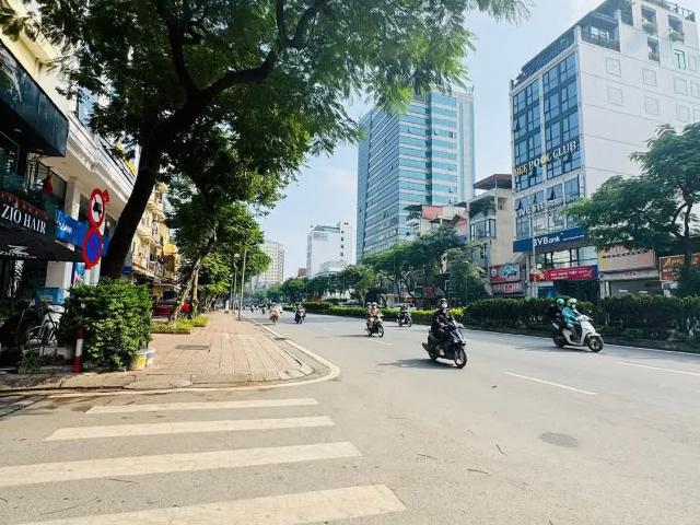 Tòa VP 10 Tầng Mặt Phố Nguyễn Văn Cừ 220m2, MT9M Dòng Tiền 350tr/tháng 139 Tỷ