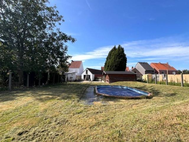 TOFFE DEGELIJKE DEELS GERENOVEERDE WOONST MET TUIN & GARAGE!