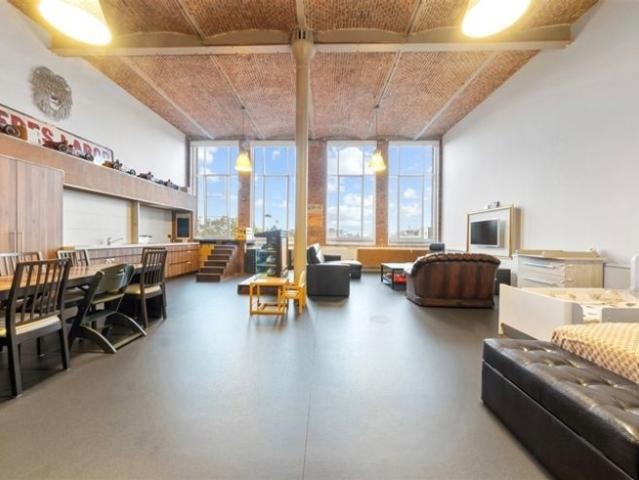 Toffe LICHTRIJKE RUIME LOFT!