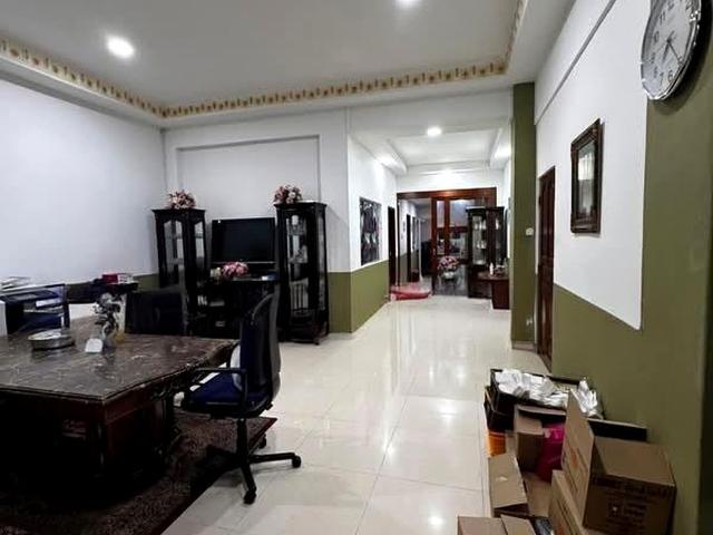 Toh Estate D17, Terrace