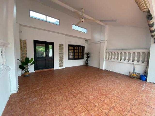 Toh Estate Terraced House For Rent, $6,800, 3 Bed 2 Bath 3,000 sqft $2.83 psf