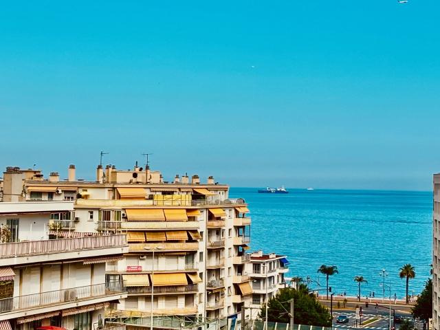 TOIT TERRASSE Carras Bosquets vue mer