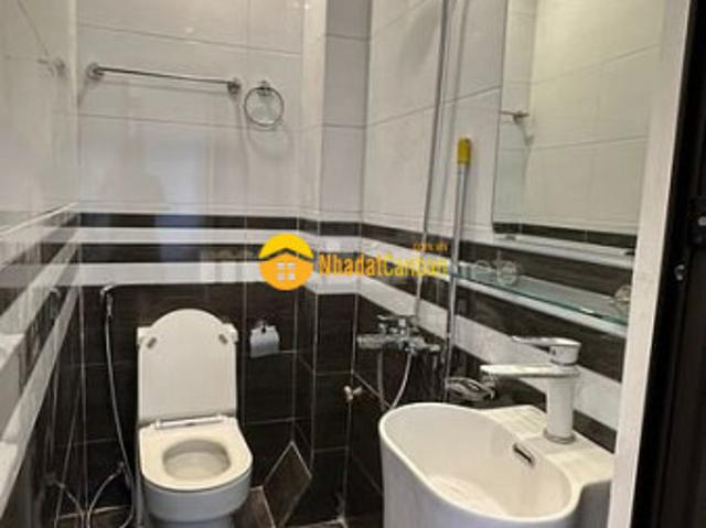 Tôi cần bán nhà ccmn ngõ trần đại nghĩa, giá 12 tỷ, 52m2x6t, kd