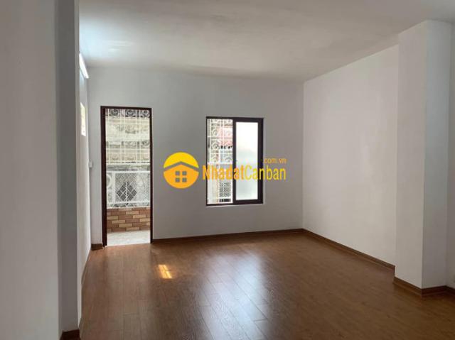 Tôi cần bán nhà mp đê la thành, giá 26 tỷ, 33m2x3t, kd được