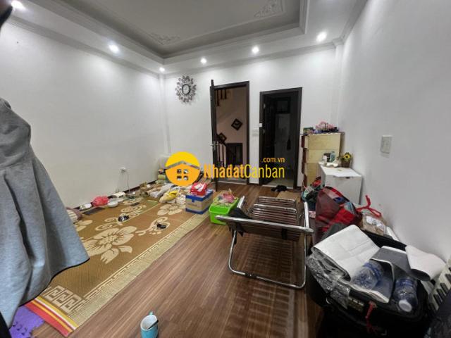Tôi cần bán nhà ngõ đê trần khát chân, giá 7.38 tỷ, 30m2x5t, ảnh thật