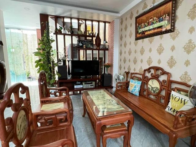 Tôi cần cho thuê nhà nguyên căn 4x12 1 lầu hẻm xe hơi