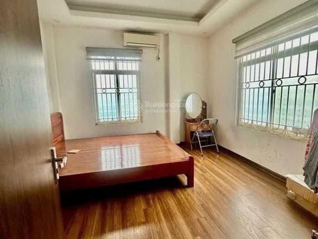 Tôi Chính Chủ bán nhà mặt ngõ oto qua, kinh doanh đa dạng đường trước nhà 4m mặt tiền rộng 10m