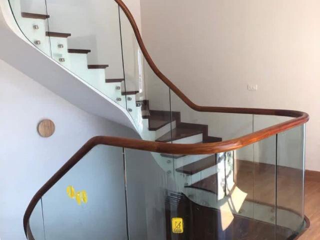 Tôi cho thuê nhà mới, căn góc, 94m2_ 5T  vỉa hè, Hoàng Quốc Việt 31 Tr