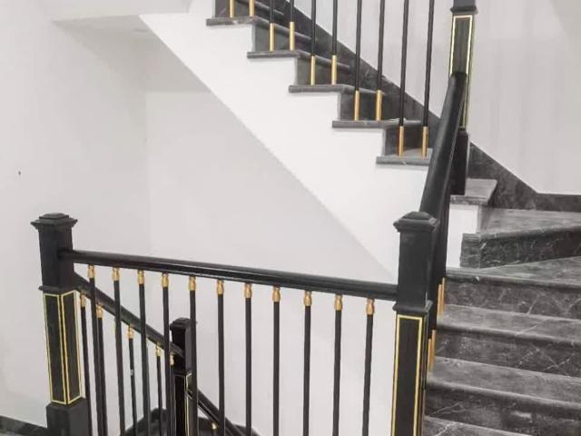 Tôi cho thuê nhà mới, căn góc, 92m2_ 5T  vỉa hè, Hoàng Quốc Việt 29 Tr