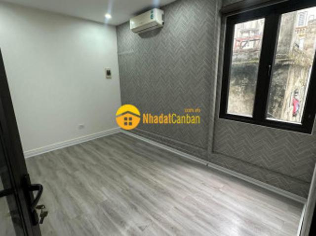 Tôi bán nhà ngõ 565 bát khối, lb giá 5.5 tỷ, 30m2x5t, ở luôn