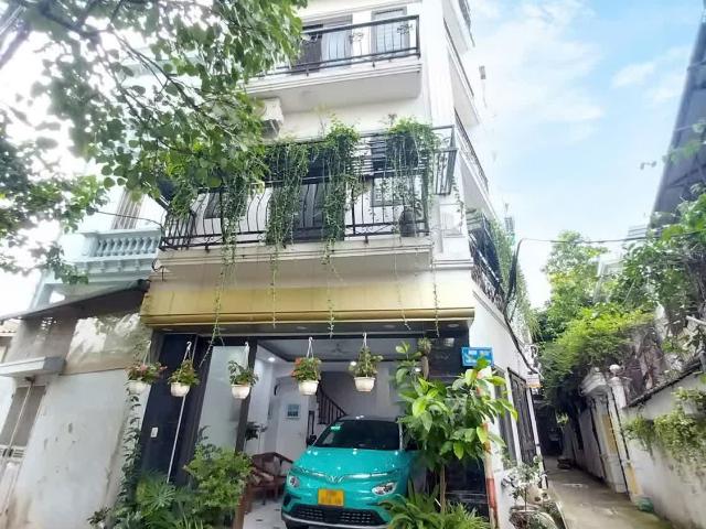 Tôi bán nhà riêng 47m 6 tầng ngõ 521 Trương Định. Gara Ô tô LH: 0336277. Không tiếp MG