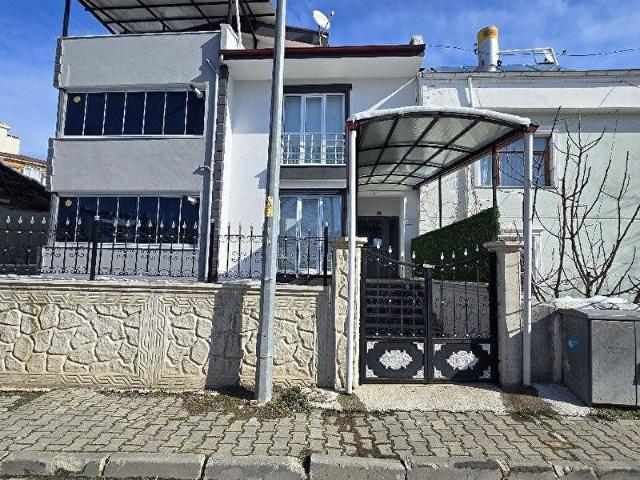 Tokat Bahçelievler Mah. satılık müstakil ev 480 m2 kapalı alan 3 daire+aydınlık bodrum+150m2 bahçe