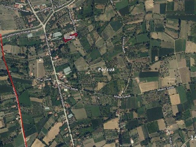 Tokat Büyükyıldız'da satılık müstakil ev ve 1526 m2 tarla