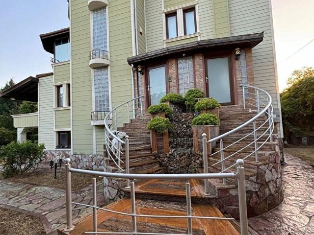 TOKAT KARŞIYAKA'DA ULTRA LÜX FUL DONANIMLI 4 KATLI SATILIK VİLLA