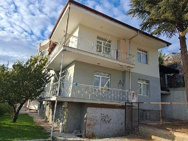 TOKAT LİDER EMLAK'TAN KARŞIYAKA'DA 500 M2 ARSA İÇERİSİNDE İKİ KAT+ BODRUM SATILIK GAYRİMENKUL