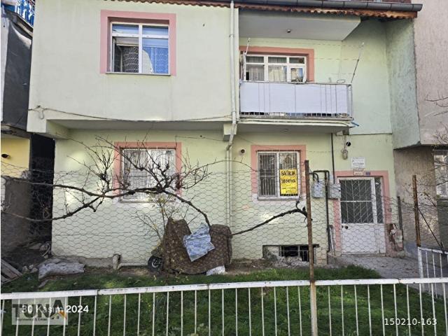 Tokat Merkez Gülbahar Hatun İlkokulu Yanında satılık 2 ayrı daire şeklinde müstakil