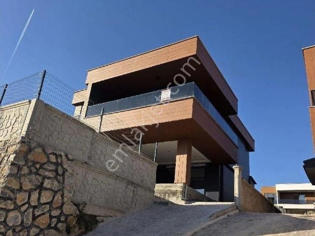 Tokat Merkez Güneslide 6+1 Satlik Villa