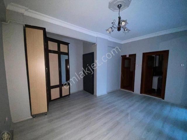 Tokat Niksar Elit Emlaktan Şehir Merkezinde Kiralık 2+1 Daire