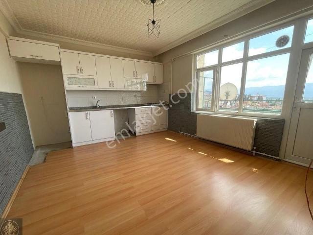 Tokat Niksar Elit Gayrimenkulden Şehir Merkezinde 2+1 Kiralık Daire