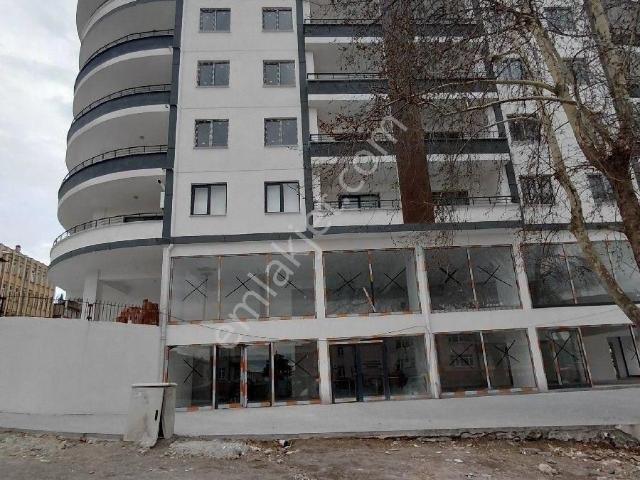 Tokat Niksar'da Elit Emlak'tan Satılık Merkezde Çok Geniş 2 + 0 Daire.