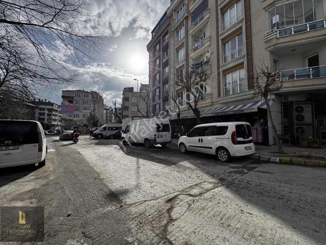 Tokgöz'den Ferit Selim Paşa Caddesi'ne 3.binada 5.kat 2+1 Daire