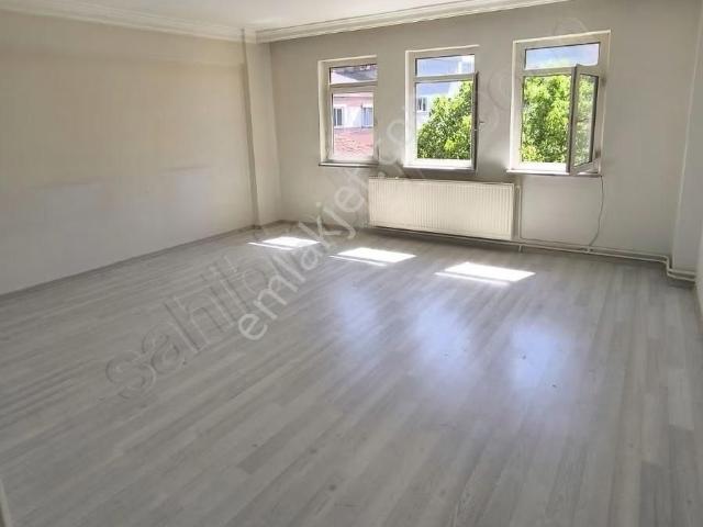 Toki Emlak'tan Cumhuriyet Caddesi'nin Altında 3+1 Kiralık Daire