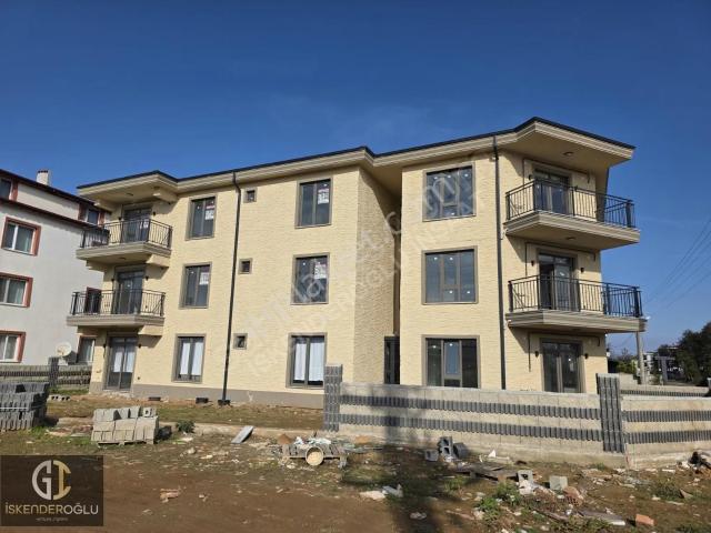 Toki Yanı Başında Sıfır Havuzlu Yerden Isıma 2+1 75 M2 Orta Kat