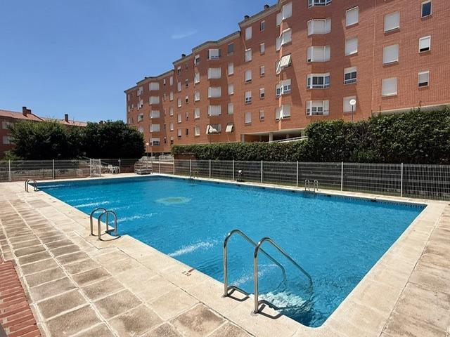 TOLEDO AVD IRLANDA, PISO DE 2 DORMITORIOS,EN ESQUINA, CON GARAJE Y ZONAS COMUNES CON PISCINA