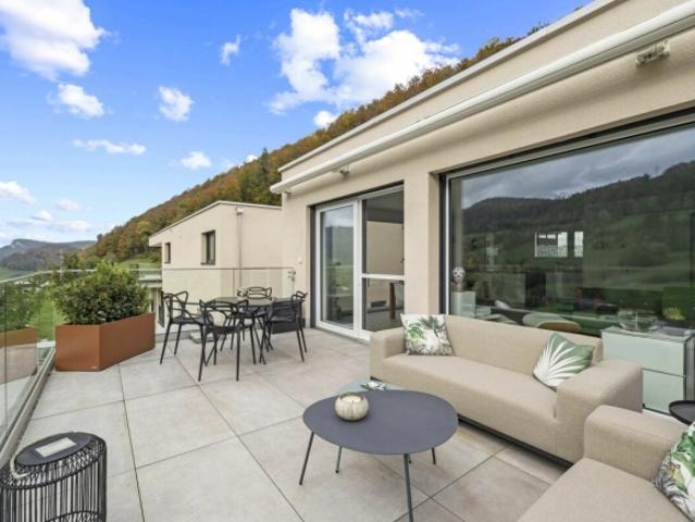 TOLL TERRASSIERTES EINFAMILIENHAUS MIT PANORAMASICHT