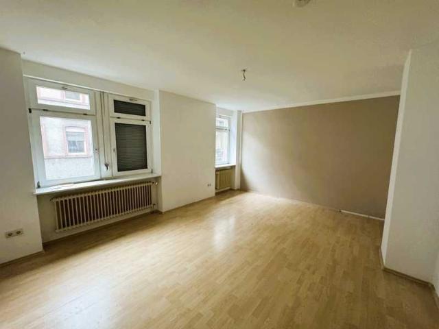 ! Tolle 4 Zimmer Altbau Wohnung WGs Willkommen !