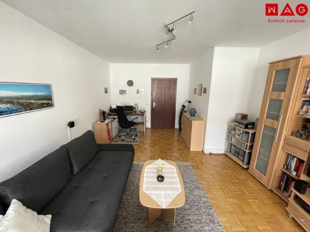 Tolle 2 Zimmer Wohnung im 2. OG mit Balkon, am Waldrand