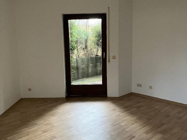 Tolle 2 Zimmer Erdgeschosswohnung mit neuen Bodenbelägen und Terrasse zu vermieten